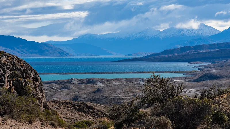Lago Posadas — aguas turquesas